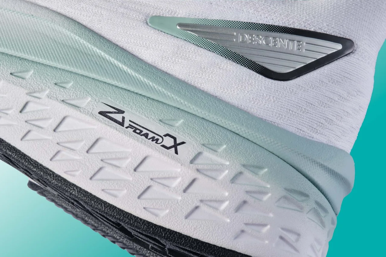 DESCENTE ENERZITE — Designed for the daily run / 4