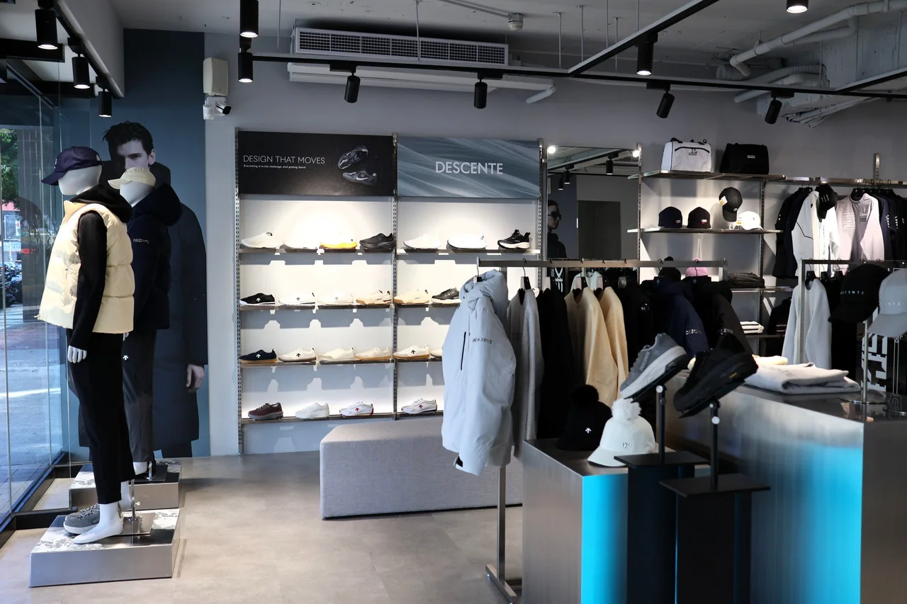 DESCENTE arrives on Zhongxiao Road / 4