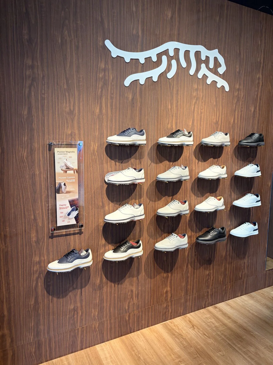 Sun Day Red — The world’s first retail store, in Taipei / 3