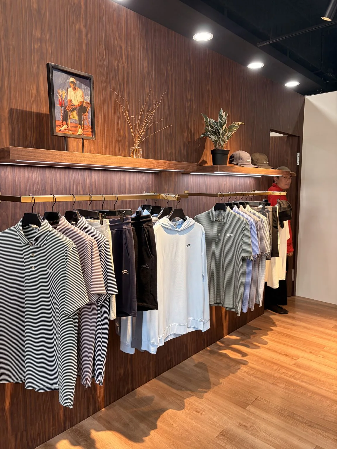 Sun Day Red — The world’s first retail store, in Taipei / 4